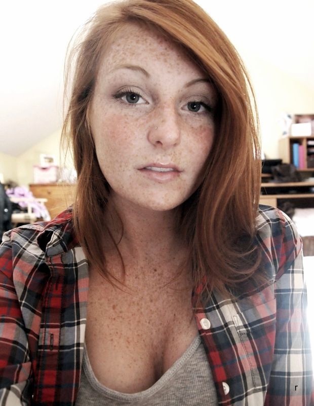 Amazing Babe with freckles :