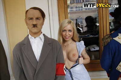Kinky blonde chick fists her..