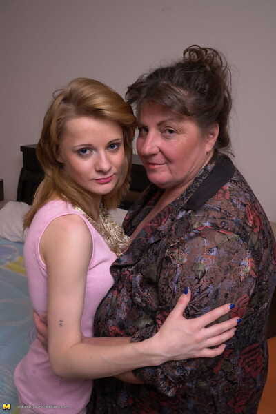 Fat mature woman and tiny..