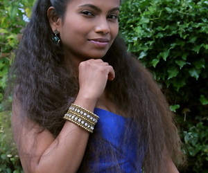 Sexy desi Alishaaa Mae peels..