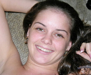 Teen amateur closes her eyes..
