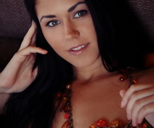 Tempting brunette shows..