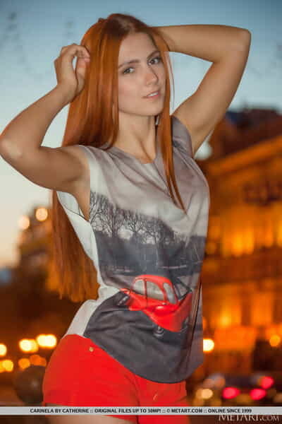 Natural redhead Carinela..