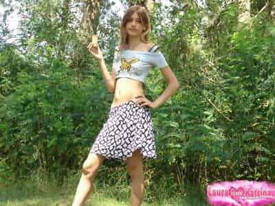 Shapely young teen in tiny..