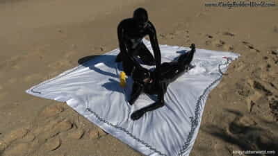 Kinky Rubber World Latex Lara