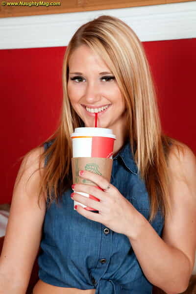 Amateur Shelby Paige sheds..
