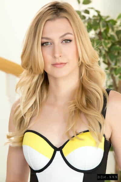 Hot blonde chick Alexa Grace..